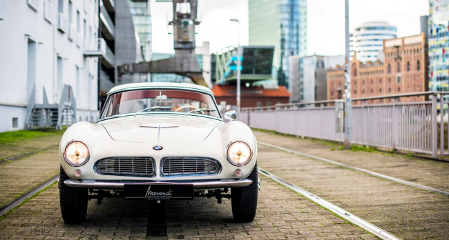 Go on the ultimate road trip for four in this pair of BMW 507 Roadsters