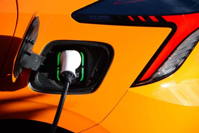 electric vehicles, mobility, ev infrastructure, 448,000 new electric vehicles predicted to hit uk roads in 2023