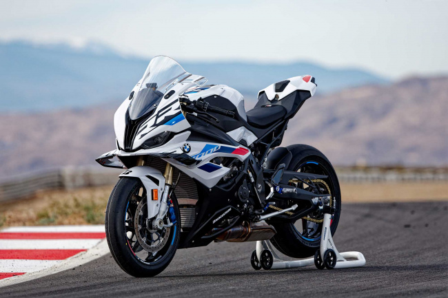 For 2023, the S 1000 RR gets a host of updates and refinements, many of them passed down from the homologation-special M 1000 RR.