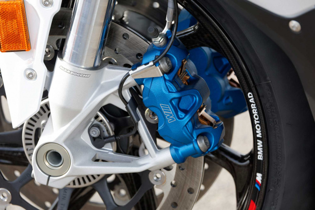 Nissin radial-mount, four-piston caliper with 320mm discs are fitted up front, and are amazing.