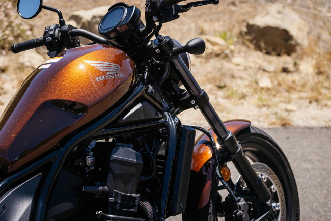 The Honda Rebel’s Pearl Stallion Brown paint shows its depth in the sunlight.