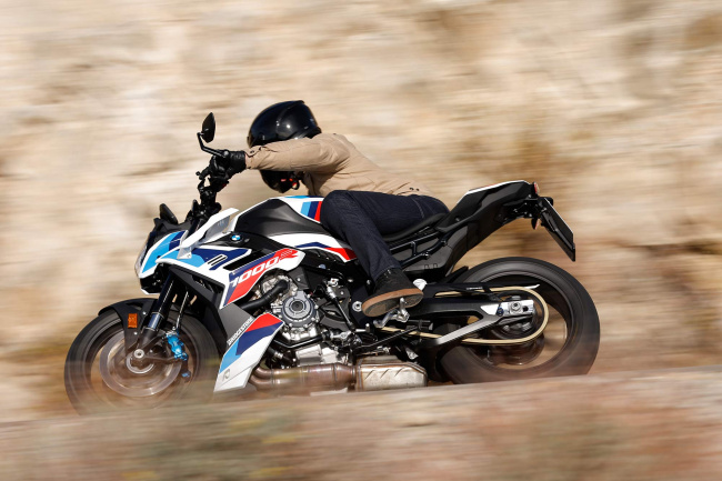 The M 1000 R knows how to behave when necessary, but has nasty side just a few button clicks away.