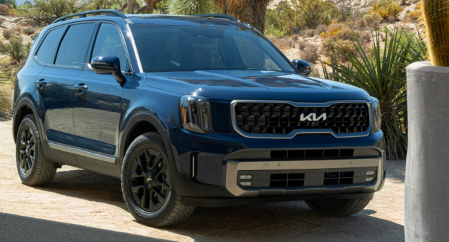 small midsize and large suv models, toyota, this type of driver should get the 2023 toyota highlander over the 2023 kia telluride