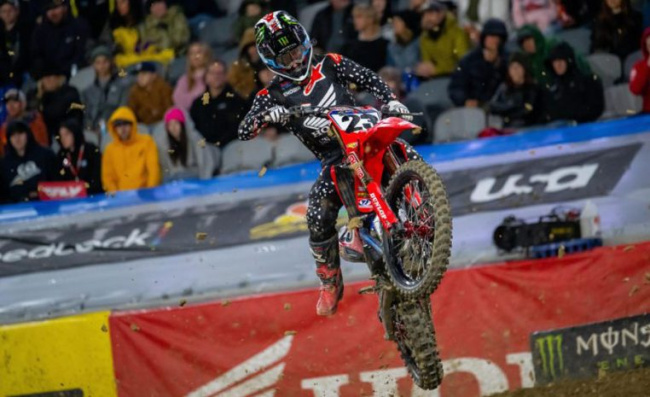 Sexton Sets The Tone As Fast Qualifier In Anaheim