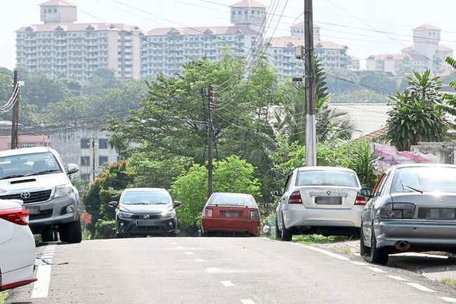 auto news, kim teng park, mbjb, malaysian singapore workers, singapore worker parking fiasco reaches boiling point