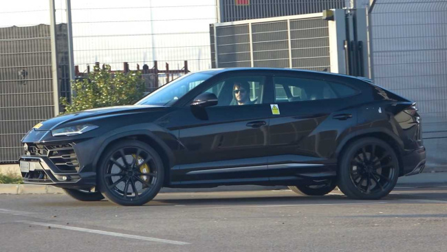 Lamborghini Urus PHEV spied testing in electric mode. 