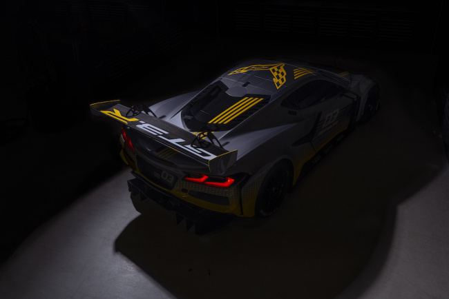 corvette, chevrolet corvette, chevrolet, chevy reveals corvette z06 gt3.r and we can’t wait for the street version!