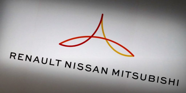 autos renault, renault cedes power at nissan for uncertain benefits