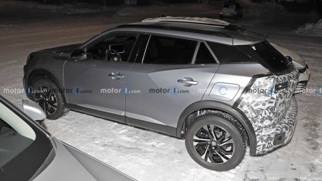 2024 peugeot 2008 facelift spied for the first time