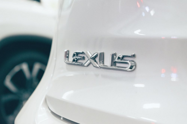 Lexus earns top dependability marks