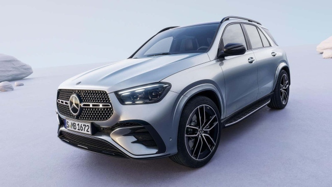 2024 mercedes-benz gle looks basically the same, adds new tech and plug-in hybrid