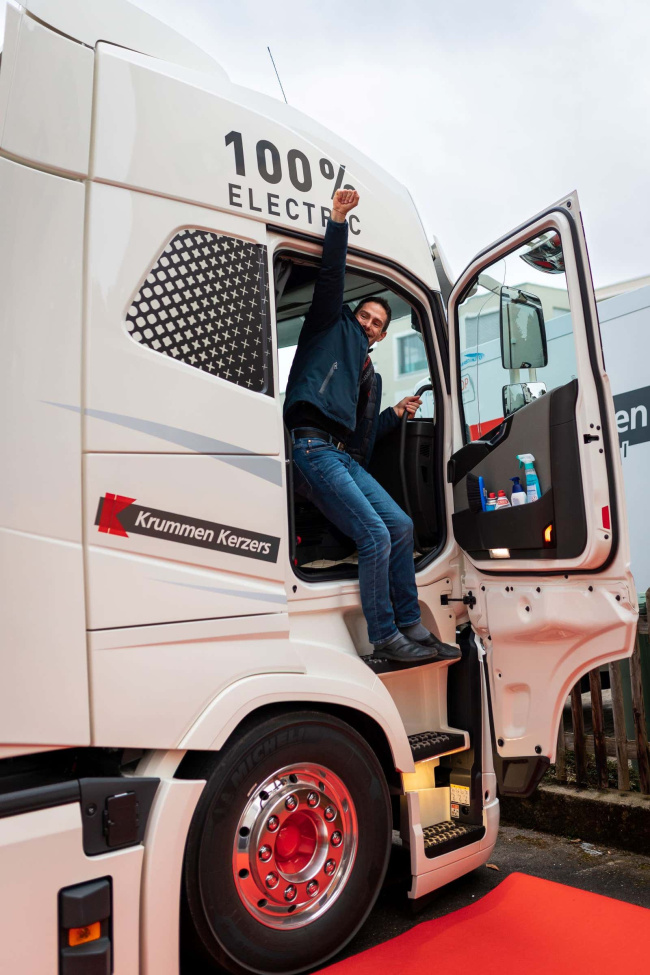 volvo sets ev truck record with an 1,800-mile produce delivery