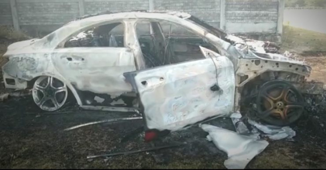 doctor sets rs 70 lakh mercedes luxury car on fire after fight with girlfriend
