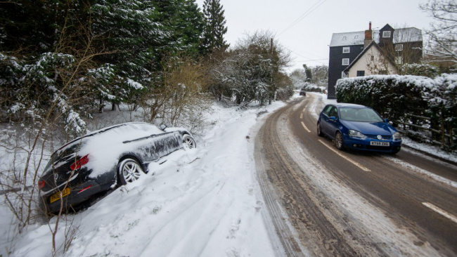cars, maintenance, snow, how getting stuck in the snow can ruin your car