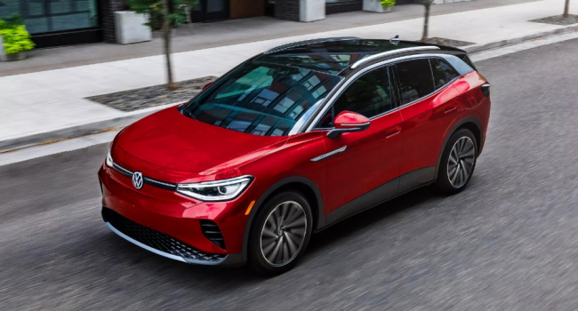 small midsize and large suv models, volkswagen, which 2023 volkswagen id.4 battery should you choose?