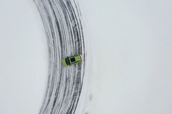 video, offbeat, vw sister brand skoda sets new world record for longest ice drift