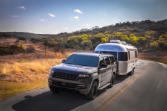 jeep, wagoneer, driving the 2023 jeep wagoneer l keeps winter blues away