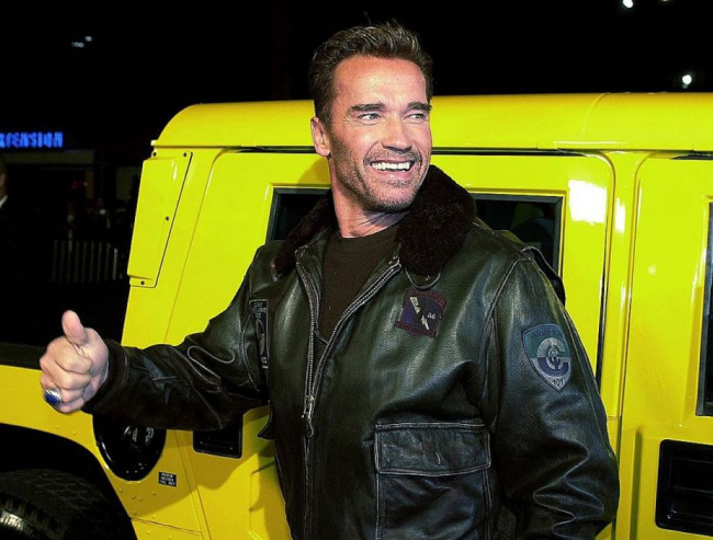hummer, humvee, arnold schwarzenegger is involved in another car accident
