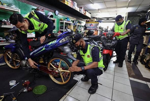 auto news, mat rempit, jpj penang, motorcycle workshops, illegal motorcycle modification, jpj penang hands 'saman' to workshops which are cutting brakes of motorcycles