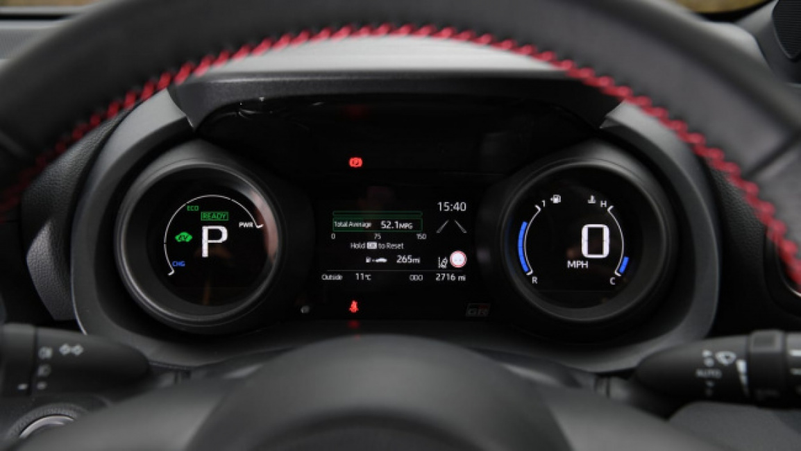 Toyota Yaris GR Sport - dash screen