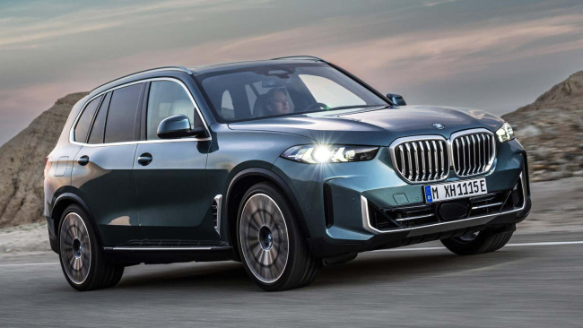 the 2024 bmw x5 and x6 have a relatively restrained grille, thank god