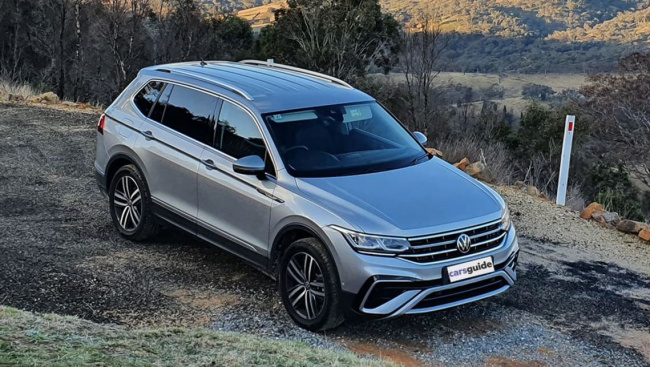 volkswagen tiguan, volkswagen tiguan 2023, volkswagen news, volkswagen suv range, volkswagen, industry news, showroom news, family cars, 7 seater, 2023 volkswagen tiguan orders disrupted, with some versions of the toyota rav4, mazda cx-5 suv rival halted