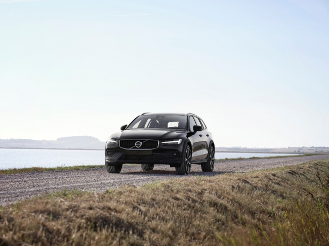 polestar, volvo, how much is a fully loaded 2023 volvo v60 cross country?