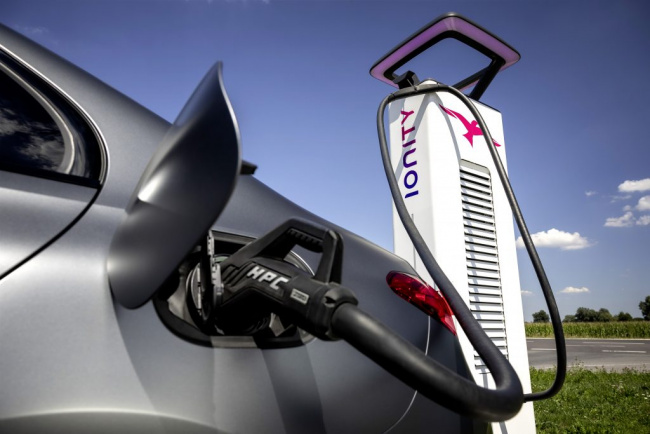 inverter tech to play key role in ev market growth