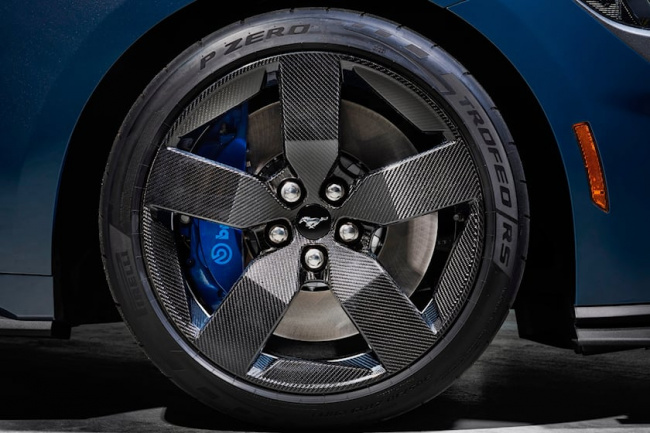 technology, muscle cars, ford mustang dark horse's carbon fiber wheels save more than 10 lbs at each corner