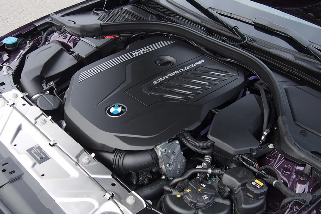 what sets bmw's 2023 3 series' engines apart from each other