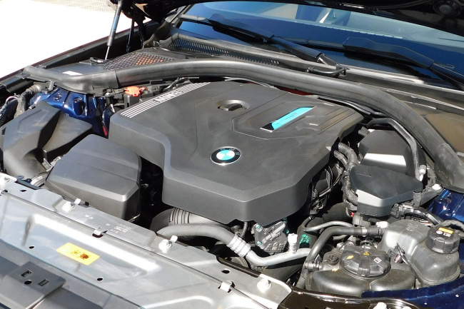 what sets bmw's 2023 3 series' engines apart from each other