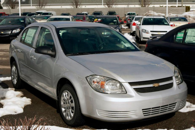 chevrolet, cobalt, issues, 3 most common chevy cobalt problems reported by real owners