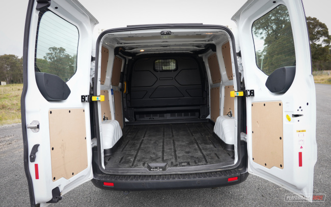 2023 ford transit custom 340s review (video)