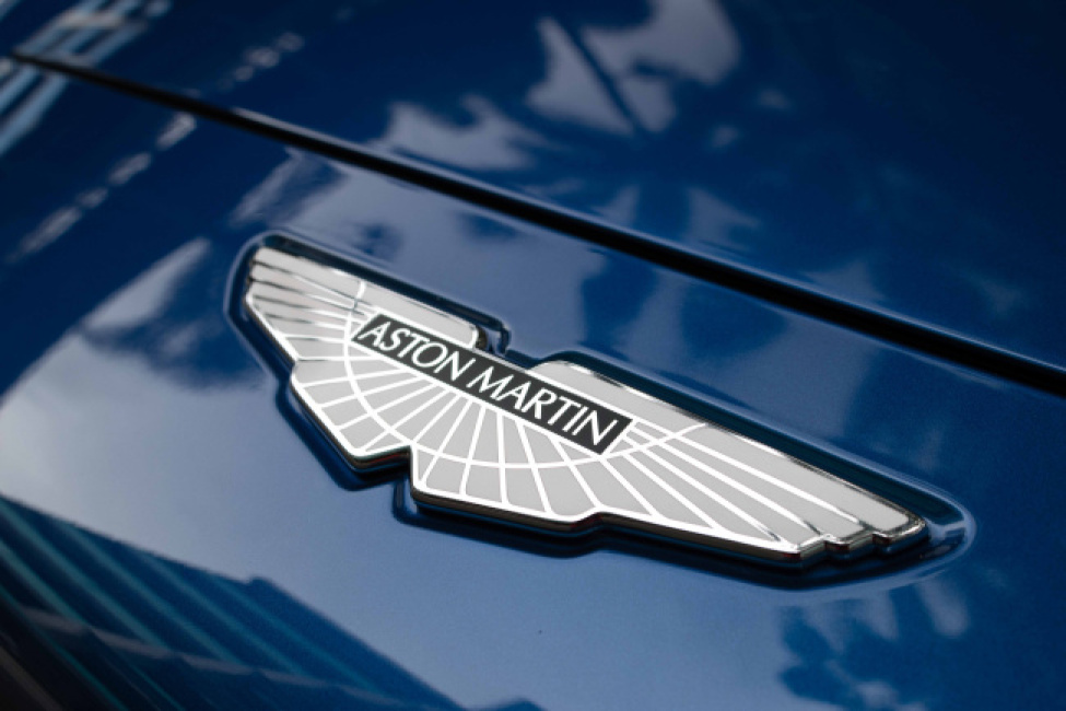 2022 Aston Martin DBX707 Singapore - Crest