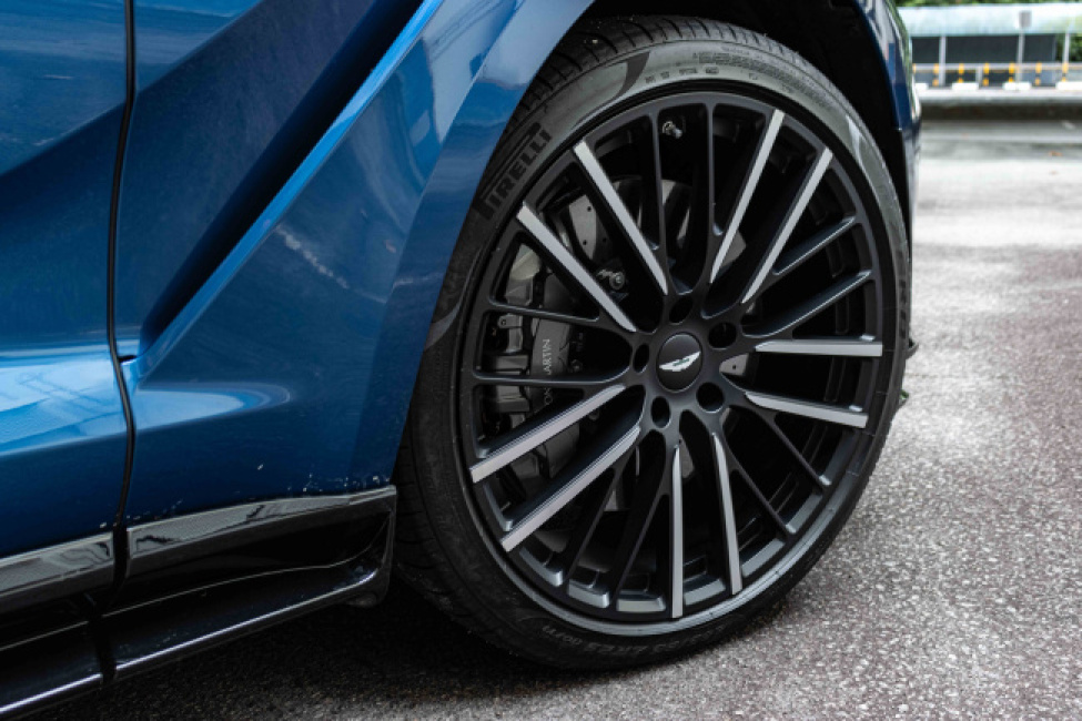 2022 Aston Martin DBX707 Singapore - Carbon-ceramic brakes