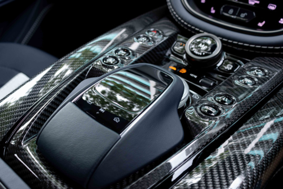 2022 Aston Martin DBX707 Singapore - Mercedes-Benz COMAND pad and knob