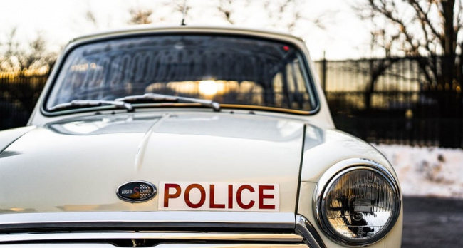 Could you shake this Mini Cooper S Police car off your tail?