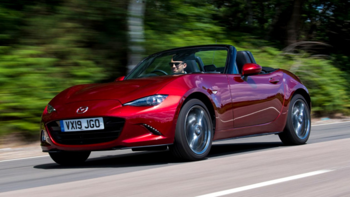 Mazda MX-5 - front driving