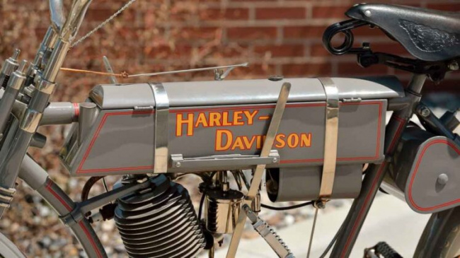 harley davidson motorcycle auctioned for $935k (rs 7.7 crore)