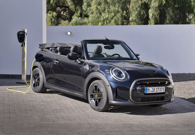 mini cooper se convertible ev to be produced as a limited edition model
