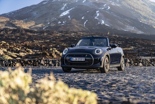 The Mini Cooper SE Convertible Is Now a Reality