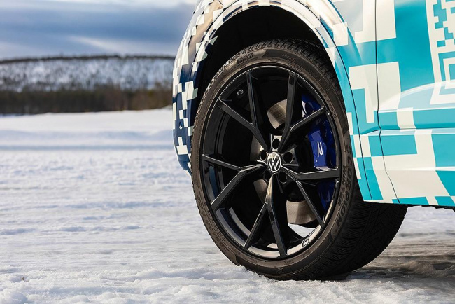 volkswagen, touareg, car news, adventure cars, family cars, next volkswagen touareg shown testing in the snow