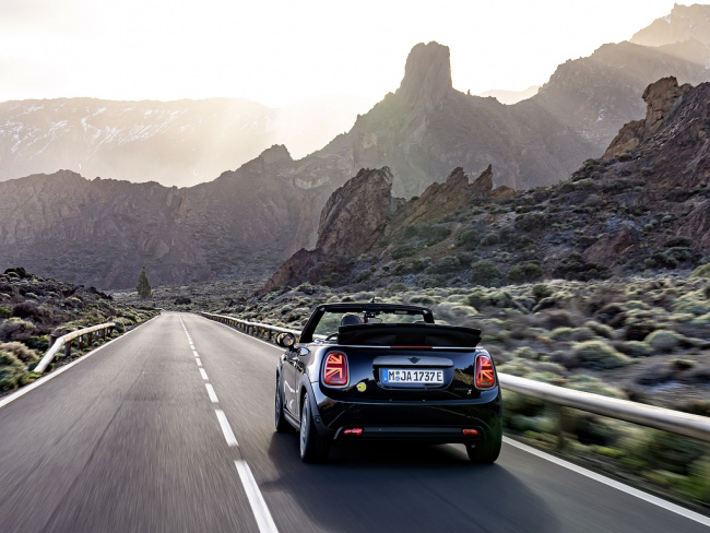 Just 999 Mini Cooper SE Convertibles to be made