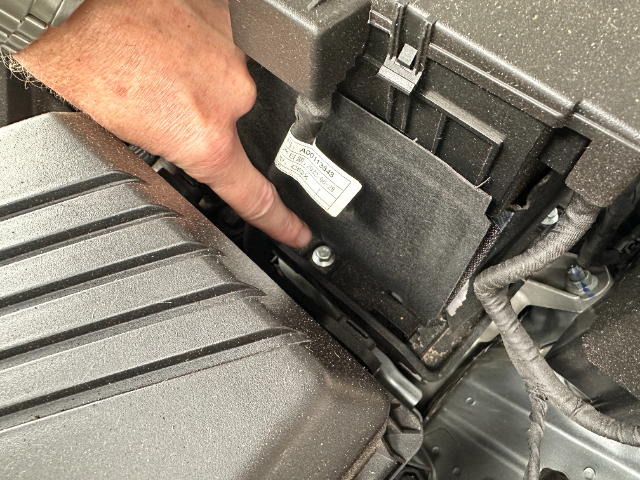 how to replace the car battery on a beijing x55