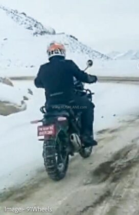 re himalayan 450 spied in ladakh – snow chain on tyre