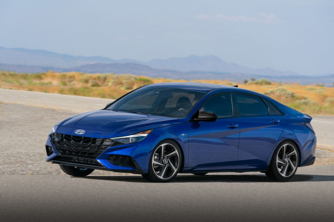 compact, hyundai, 2 reasons why the 2023 hyundai elantra outranks the 2023 kia forte, and 1 reason why it doesn’t
