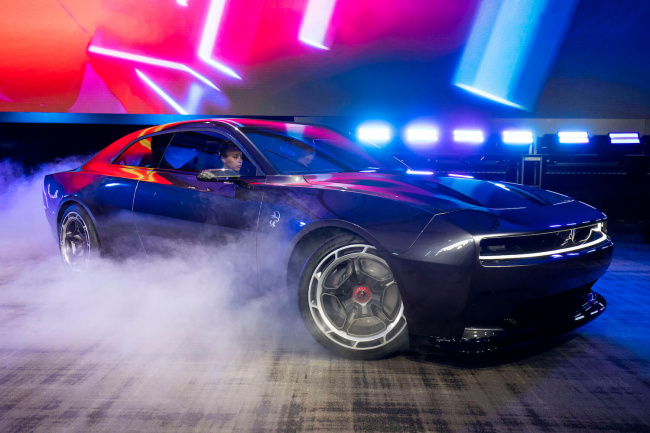 charger, dodge, we expect the electric dodge charger srt will make precisely 880 horsepower