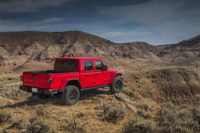 how do i connect my android phone to my jeep gladiator?