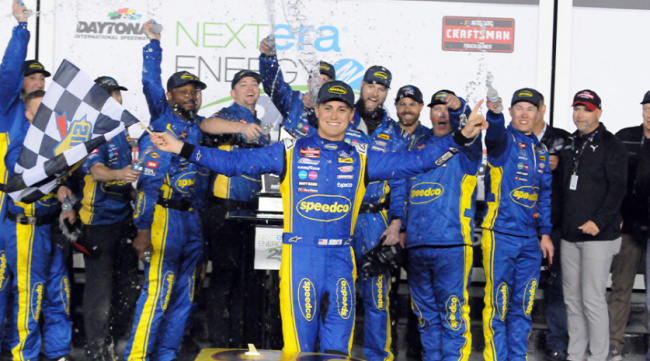 Smith Begins Title Defense With Daytona Victory