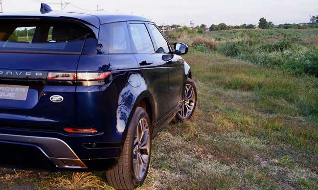 range rover evoque r-dynamic se d200: all about the style statement